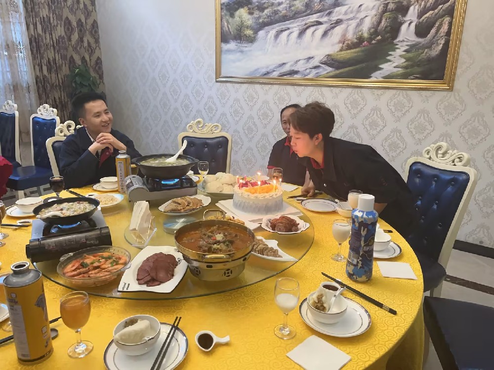 春末夏啟 誕樂同行——聯(lián)億4月&5月員工生日聚餐